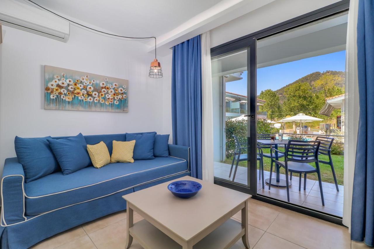 Theros Villas & Suites クリッシ・アモウディア エクステリア 写真